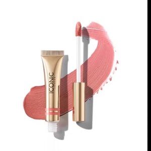 Iconic London cloud kiss Undressed